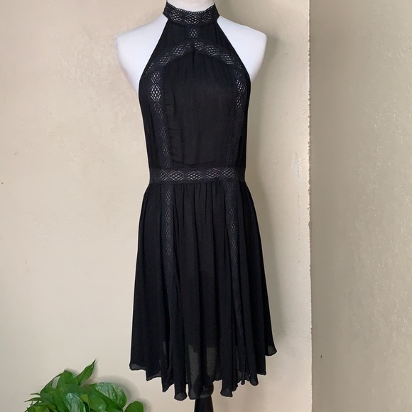 FREE PEOPLE FALLING FOR YOU HALTER CROCHET - Picture 10 of 11